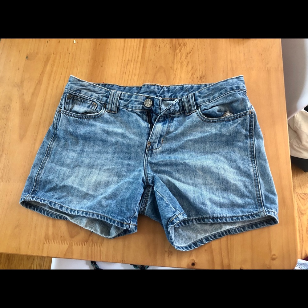 GAP Mid Rise Light Wash Jean Shorts Size 10/30